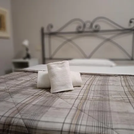 6 Keys Bed & Breakfast 2*