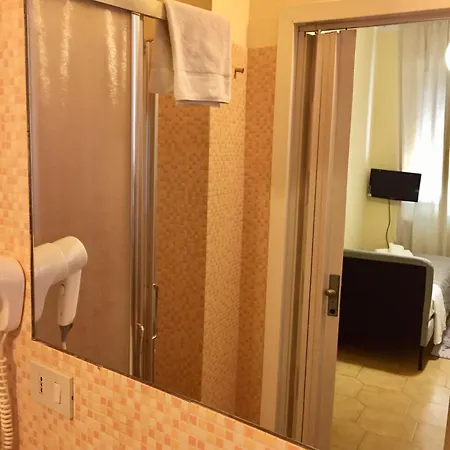 6 Keys Bed & Breakfast 2*